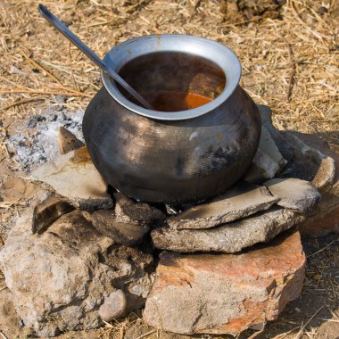 metal kap yemek yanıyor, Hindistan ile
