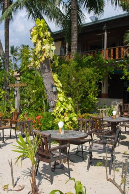 masa ve sandalyeler tropikal Bahçe Shore, Tayland