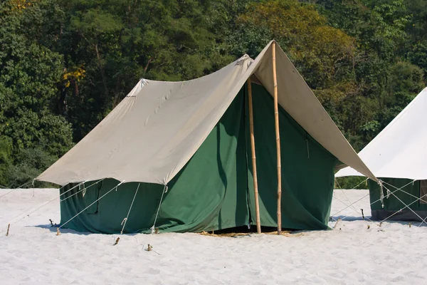 Acampamento no rio Ganges. Índia . — Fotografia de Stock