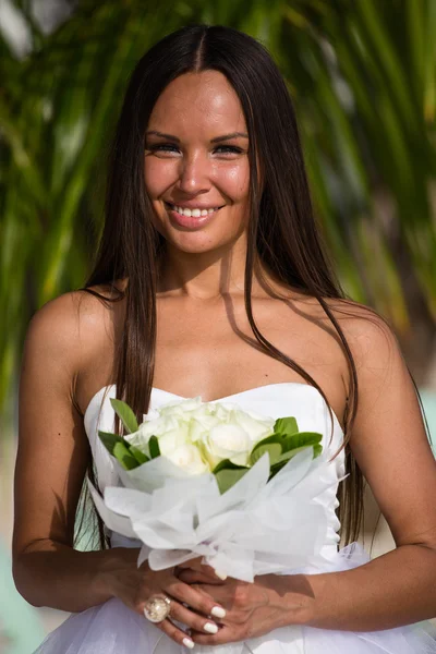 Portrait of beautiful happy bride — Stock Photo, Image