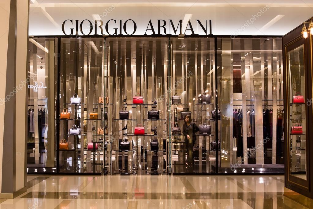 vriendelijk borst Kabelbaan Front view of Giorgio Armani store in Siam Paragon Mall, Bangkok – Stock  Editorial Photo © OlegDoroshenko #50197141
