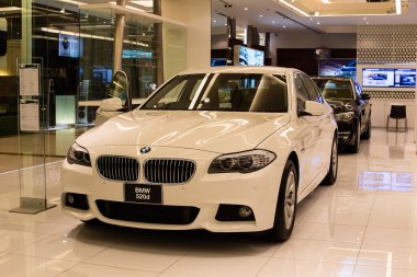  BMW 520d araba'ndeki siam paragon Mall Bangkok, Tayland.