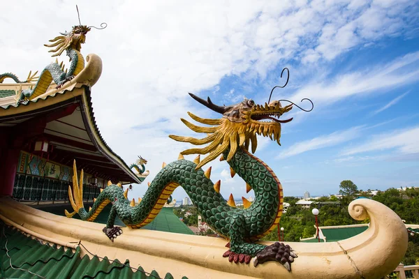 Pagoda a drak socha taoistický chrám v cebu, Filipíny — Stock fotografie