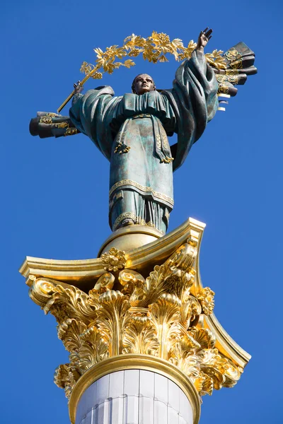 कीव मध्ये स्वातंत्र्य स्मारक, युक्रेन . — स्टॉक फोटो, इमेज