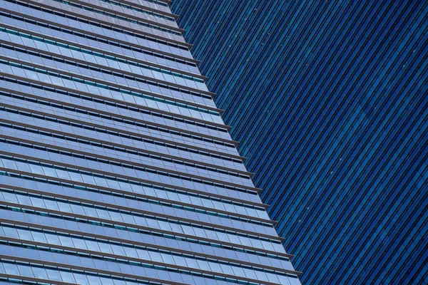 Wysokie Szklane Wieżowce Ulicach Singapuru Okna Biurowe Tle Zbliżenie — Zdjęcie stockowe