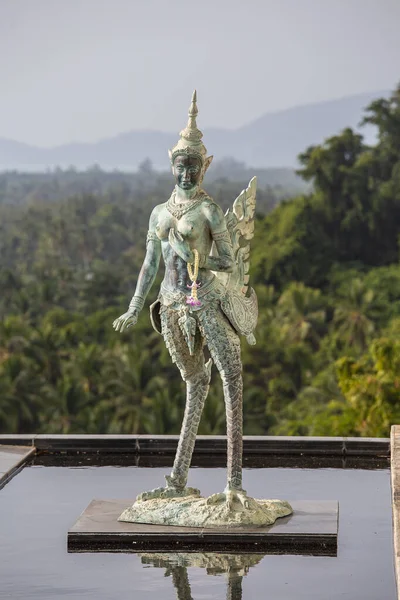 Garuda Standbeeld Het Thaise Symbool Buurt Van Zwembad Achtergrond Van — Stockfoto