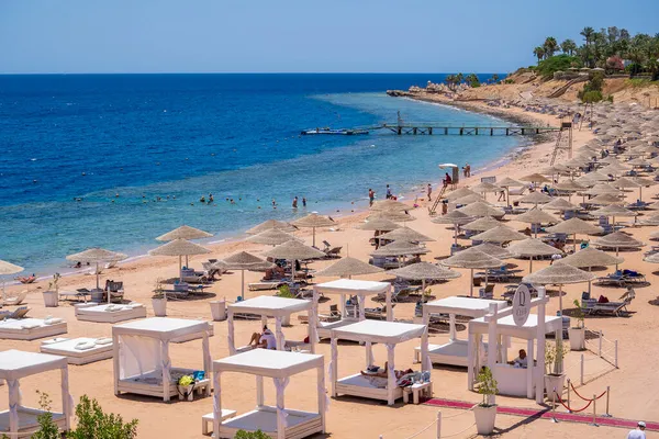 Sharm Sheikh Єгипет Травня 2021 Люди Відпочивають Розкішному Піщаному Пляжі — стокове фото