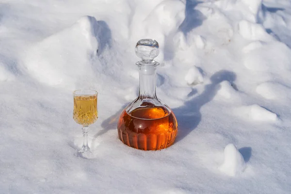 Tintura Fruta Caseira Uma Garrafa Vidro Copo Cristal Vinho Uma — Fotografia de Stock