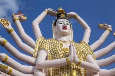 Tayland 'daki Koh Samui adasında büyük bir Budist heykeli.