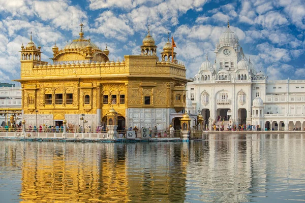 Amritsar Indie Września 2014 Sikhowie Indianie Turyści Odwiedzający Złotą Świątynię — Zdjęcie stockowe