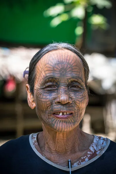 Kyee Chaung Myanmar Stycznia 2016 Portret Starszej Pani Chin Tatuażem — Zdjęcie stockowe