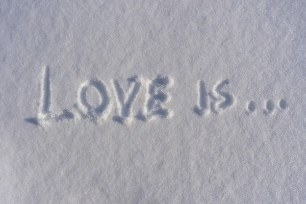 Amor Texto Está Uma Neve Fresca Branca Inverno Perto Símbolo — Fotografia de Stock