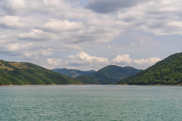 Hermosa Vista Del Lago Con Aguas Tranquilas Lago Zlatar Kokin — Foto de Stock
