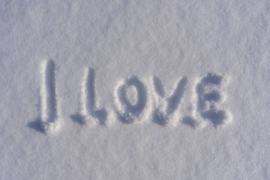 Kışın beyaz, taze kar yağarken yazmayı seviyorum. Kış mevsiminde seni sevdiğim kelimelerin çizimleri.