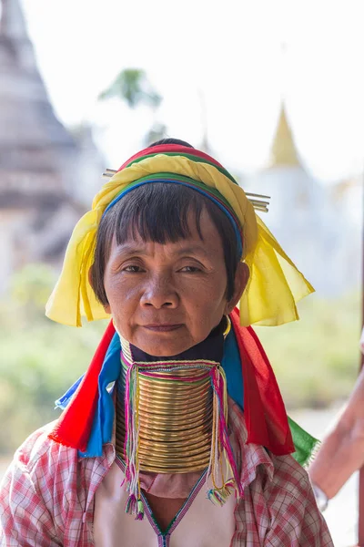 Lago Inle Mianmar Janeiro 2016 Padaung Mulher Tribal Posa Para — Fotografia de Stock