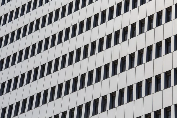 Arka planda pencereleri olan bir binanın taş duvarı, kapatın. Mauritius Adası