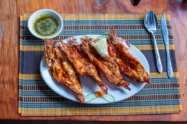 Gegrilde Tijgergarnalen Het Bord Een Visrestaurant Ngapali Myanmar Birma Close — Stockfoto