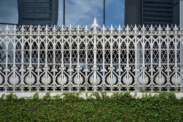 White Cast Iron Fence Patterns Fragment Close Outdoors — Stock Photo, Image