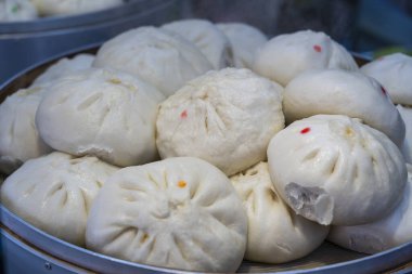 Geleneksel Çin çöreği tepside, Çin yemeği ya da Çin Mahallesi 'nde satılacak Çin yemeği, Singapur' a yakın.