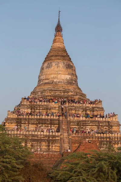 Bagan Mjanma Stycznia 2016 Turyści Wspięli Się Pagodę Aby Zrobić — Zdjęcie stockowe