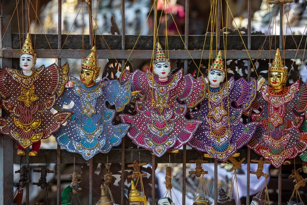 Fantoches Coloridos Uma Barraca Turística Mercado Rua Birmânia Artigos Lembrança — Fotografia de Stock