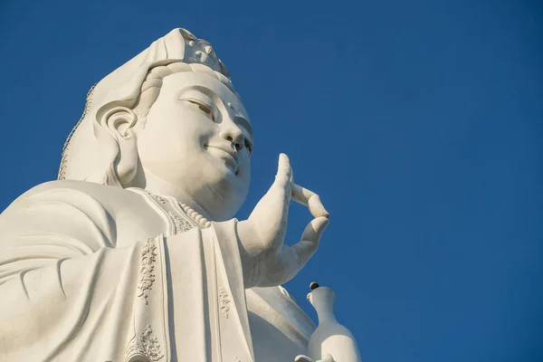 Detail Sochy Buddhy Buddhistickém Chrámu Pozadí Modré Oblohy Danangu Vietnamu — Stock fotografie