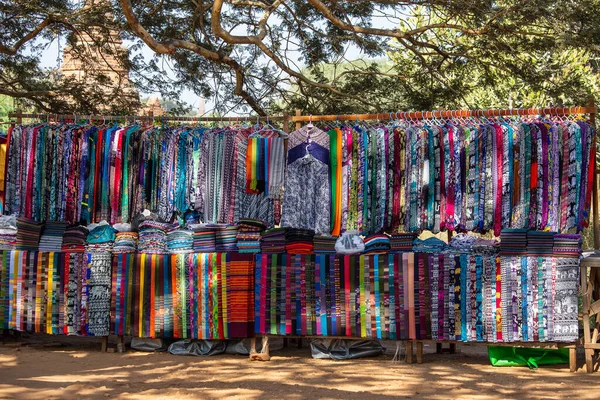 Tissu Birman Coloré Fait Main Vendre Dans Étal Touristique Sur — Photo