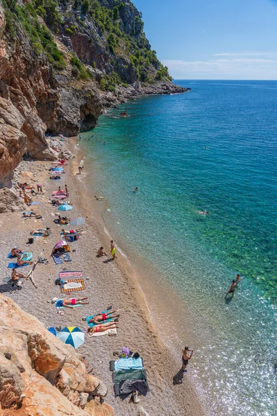 Plaża Pasjaca Chorwacja Września 2021 Turyści Europejscy Relaksują Się Najlepszej — Zdjęcie stockowe