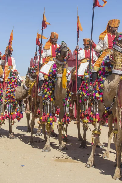Jaisalmer India Feb 2017 Indian Man Camel Wearing Traditional Rajasthani — Fotografia de Stock