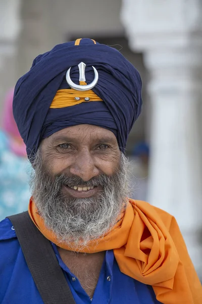 Amritsar India Sep 2014 Sikh Man Visiting Golden Temple Amritsar — Stock Photo, Image