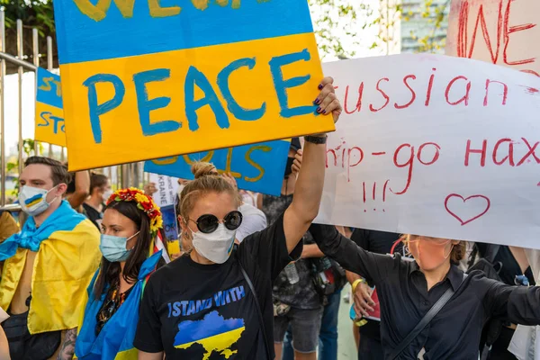 Бангкок Таїланд Лютого 2022 Демонстранти Тримали Прапори Прапори України Протестували — стокове фото