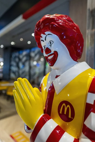 Bangkok Thailand Jan 2022 Figuur Ronald Mcdonald Doet Thaise Begroeting — Stockfoto