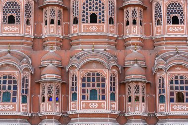 Hawa Mahal duvar manzarası, eski şehir Jaipur 'da pembe rüzgar sarayı, Rajasthan, Hindistan. Hint mimarisinin arka planı, yakın plan.