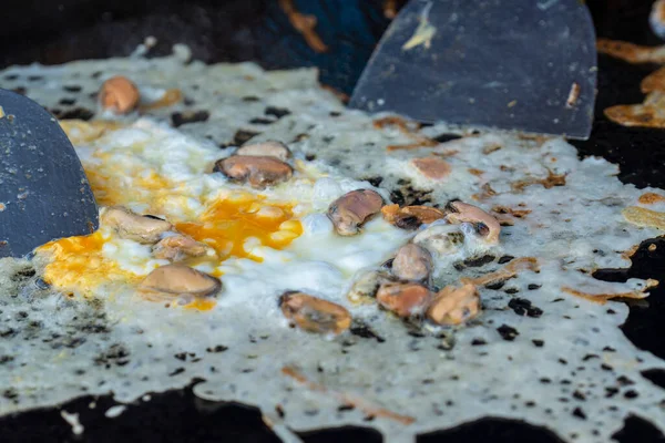 Ulica Handlu Tajskie Jedzenie Gotowanie Smażone Omlet Naleśniki Małże Ulicy — Zdjęcie stockowe