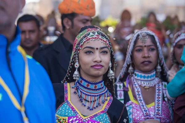 Jaisalmer Indien Februar 2017 Indische Mädchen Traditioneller Rajasthani Kleidung Nehmen — Stockfoto