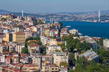 İstanbul, Türkiye - Temmuz 07, 2015: İstanbul, Türkiye 'deki eski binaların mimarisi ve su Altın Boynuzu