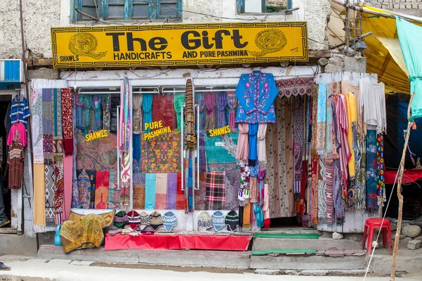 Ladakh Leh India June 2015 Front View Tibetan Shop Clothes — 图库照片