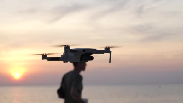 Koh Phangan Ταϊλάνδη Ιανουάριος 2022 Dji Mavic Mini Drone Αιωρείται — Αρχείο Βίντεο