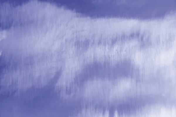 Listras Nuvens Brancas Sobre Fundo Céu Azul Formas Nuvens Bonitas — Fotografia de Stock