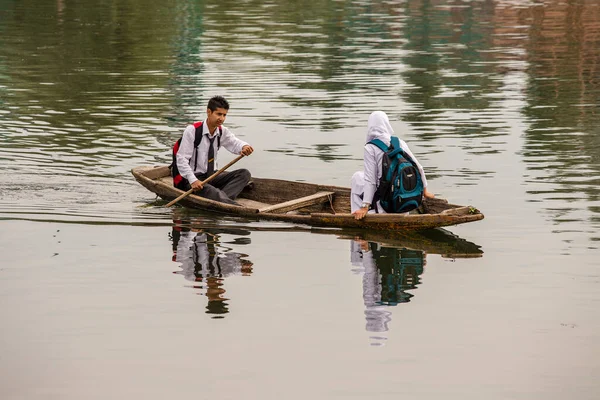 Srinagar Hindistan Temmuz 2015 Dal Gölü Nde Yaşam Tarzı Hindistan — Stok fotoğraf