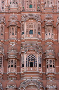 Hawa Mahal duvar manzarası, eski şehir Jaipur 'da pembe rüzgar sarayı, Rajasthan, Hindistan. Hint mimarisinin arka planı, yakın plan.