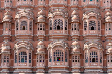 Hawa Mahal duvar manzarası, eski şehir Jaipur 'da pembe rüzgar sarayı, Rajasthan, Hindistan. Hint mimarisinin arka planı, yakın plan.