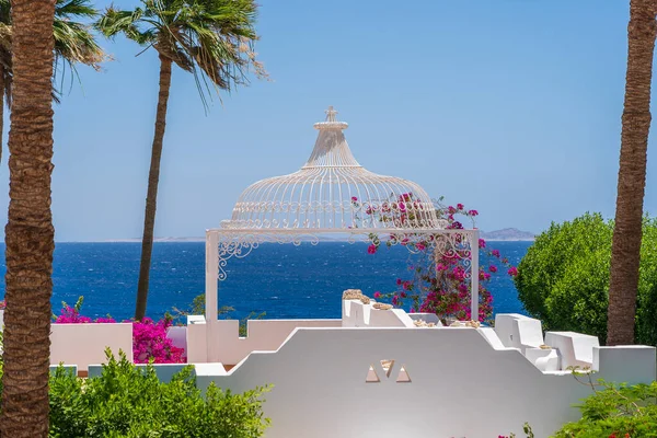 Beautiful White Decorative Gazebo Roof House Overlooking Red Sea Coast — Stock Photo, Image