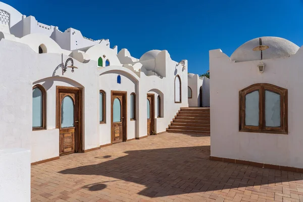 Muro Bianco Edifici Scale Sulla Strada Nella Città Resort Sharm — Foto Stock