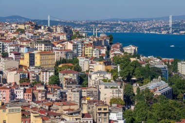 İstanbul, Türkiye - Temmuz 07, 2015: İstanbul, Türkiye 'deki eski binaların mimarisi ve su Altın Boynuzu