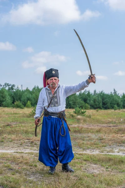 Slavuta Ukrajina 2021 Ukrajinský Stařec Národních Krojích Účastní Etnoekologického Festivalu — Stock fotografie