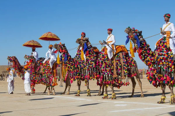 Jaisalmer India Feb 2017 Indian Man Camel Wearing Traditional Rajasthani — Stock Photo, Image