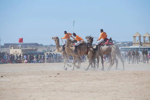 Jaisalmer India Febrero 2017 Hombres Indios Juegan Polo Camello Desert —  Fotos de Stock