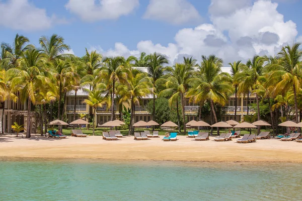 Ostrov Mauricius Března 2017 Turisté Relaxují Bílé Písečné Pláži Indickém — Stock fotografie