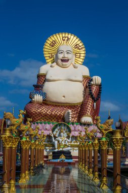 Buda adası Koh Samui, Tayland tarihinde servet heykelinin gülümseyen